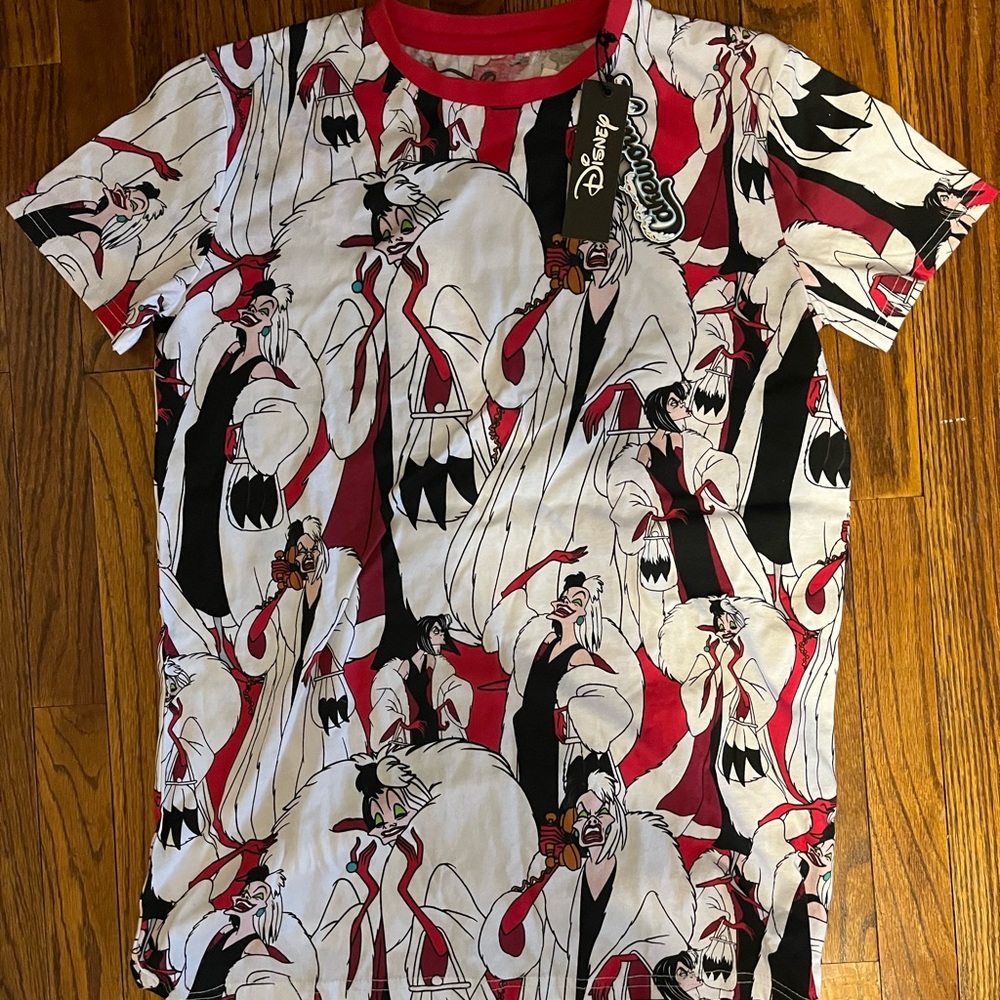 NWT Cakeworthy Cruella tshirt